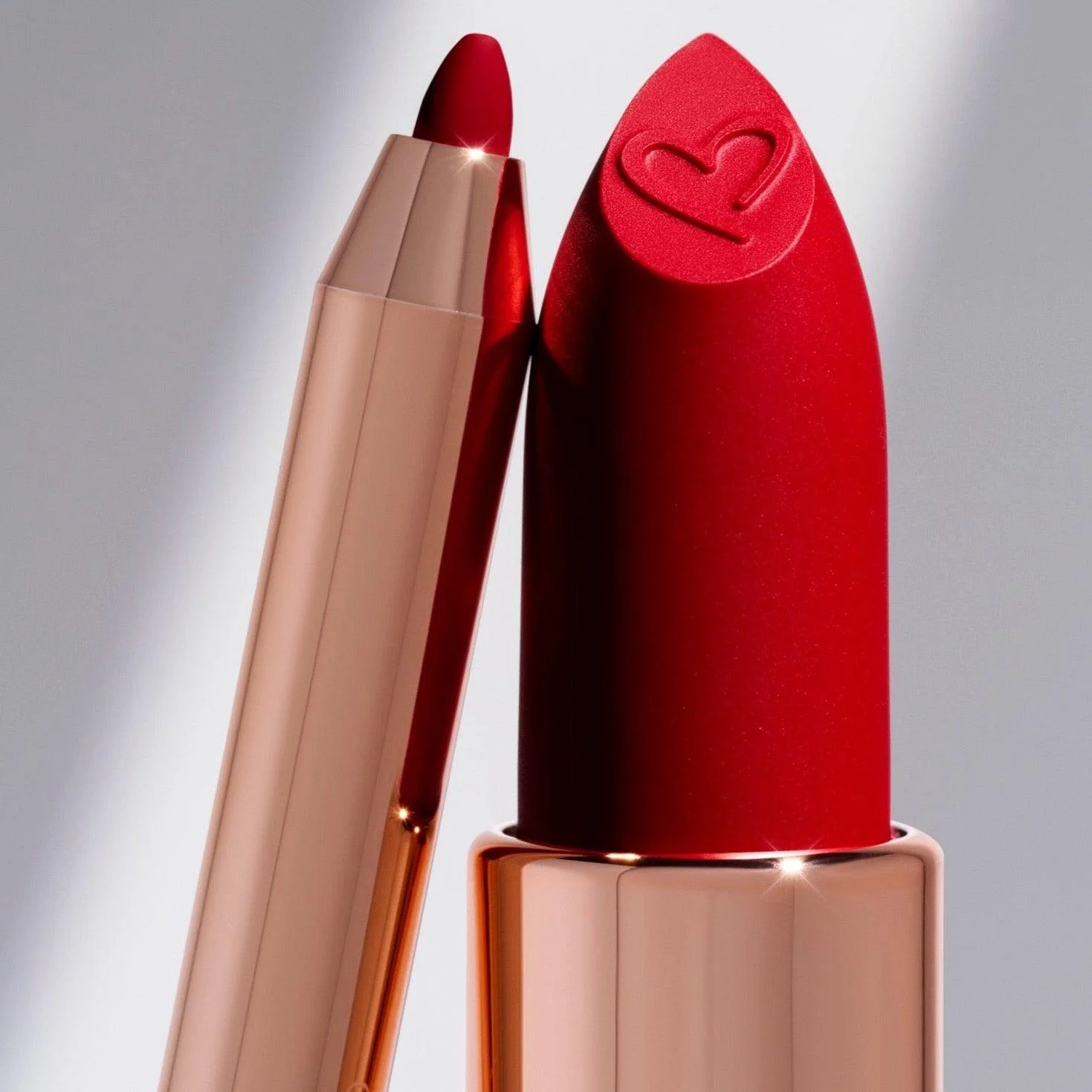 ROSY MCMICHAEL X BEAUTY CREATIONS - DÚO DE LABIOS - EL TRUE RED KIT